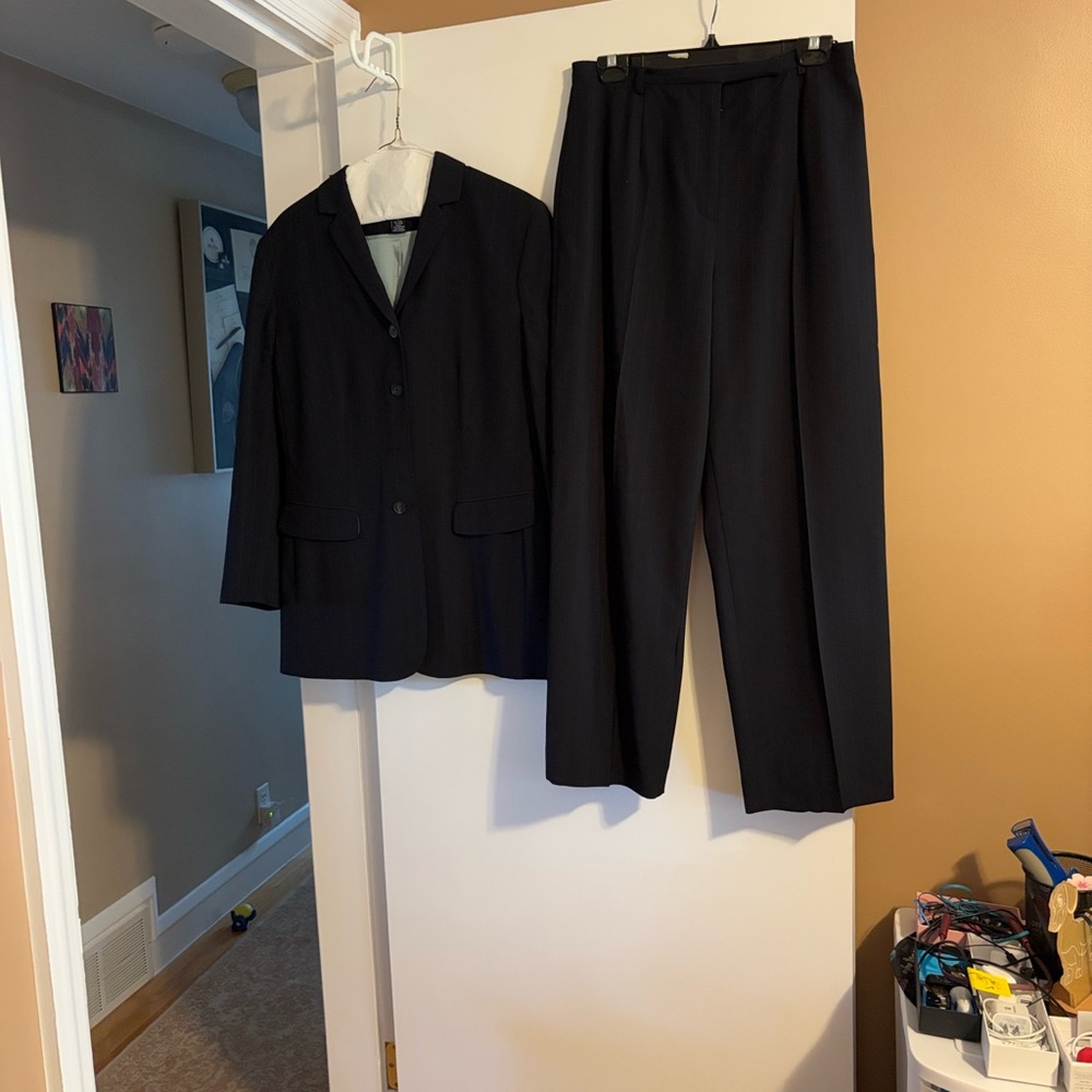 Classic navy blue shadow stripe suit 14 jacket 12 pants great quality like new - Picture 1 of 3